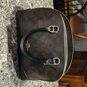 Small coach bag with matching wallet. In great condition!